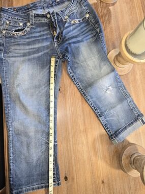 Womens Miss Me Distressed Medium Blue Crop Jean Capri Size 29